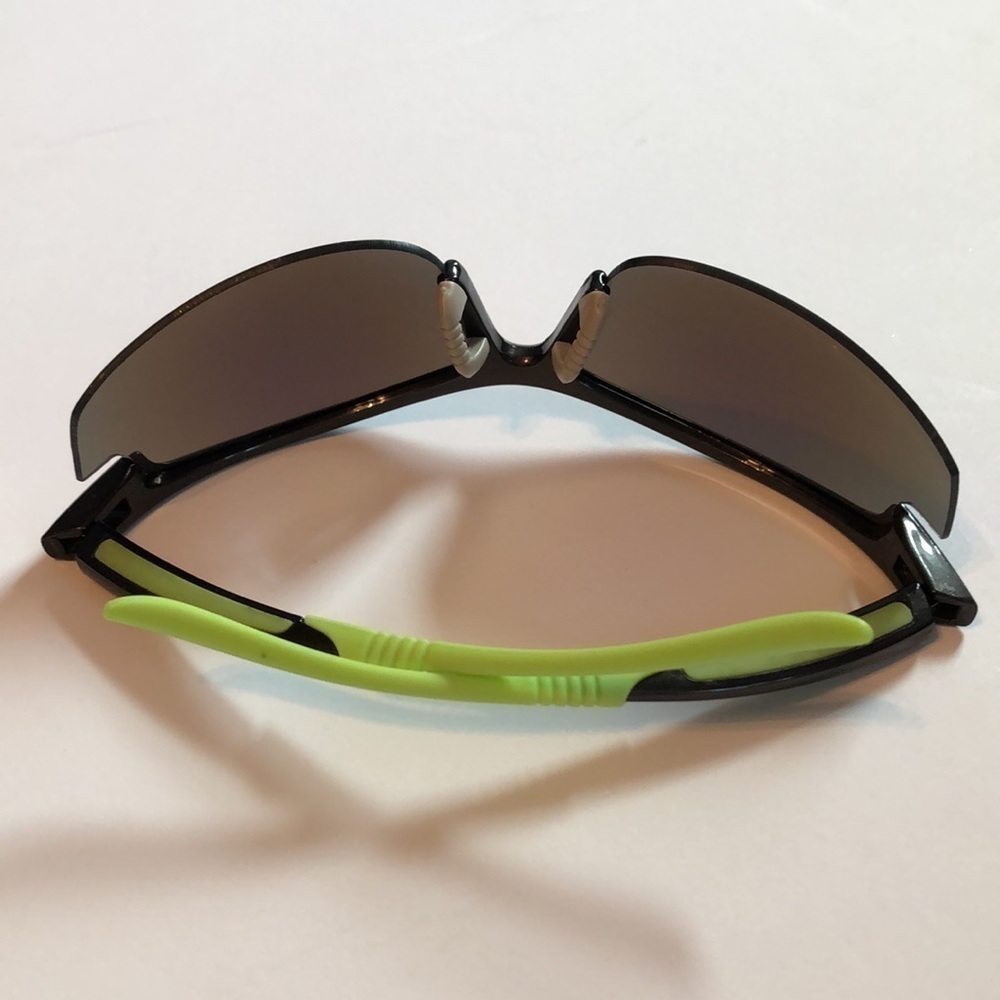 🏵2/$35🏵 Fashion Sunglasses - Picture 7 of 11